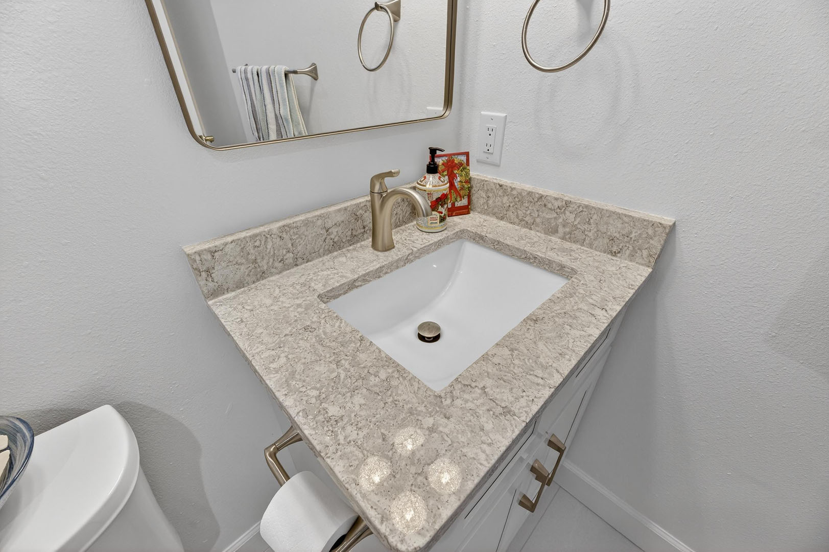 9302 Roberts Rd